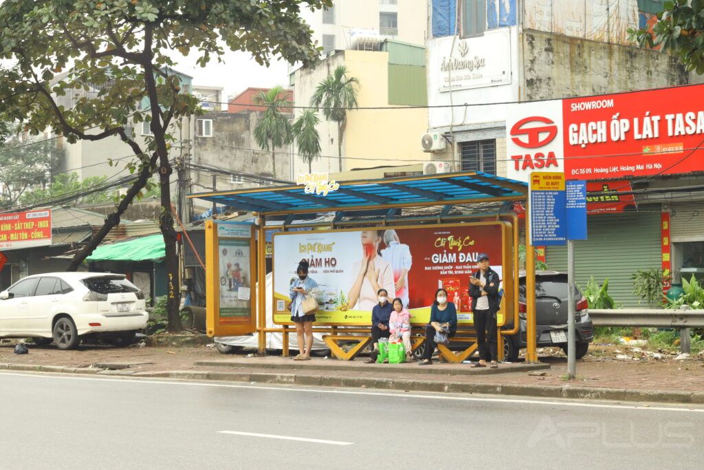 OOH Bus Stops được Aplus thi công tại Giải Phóng