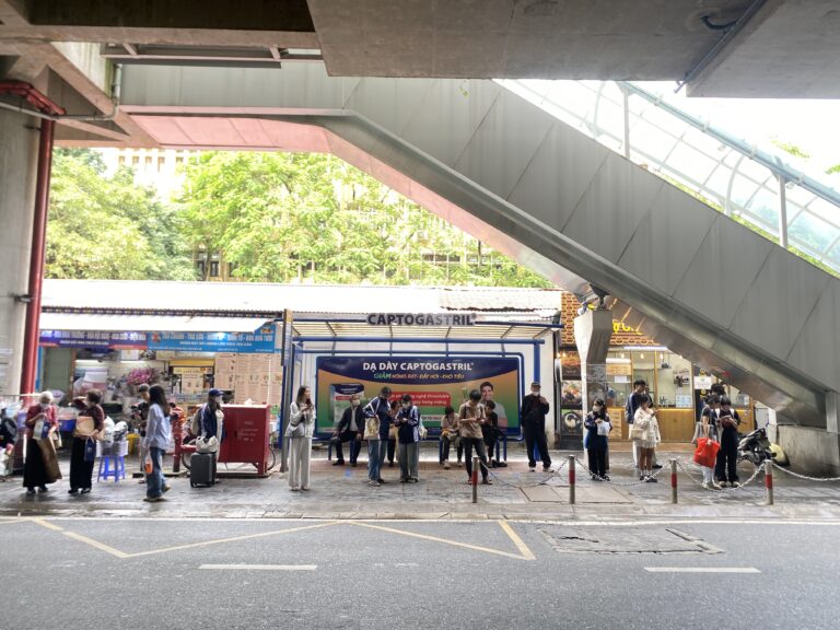 CAPTOGASTRIL – HIỆN DIỆN GIỮA ĐỜI SỐNG QUA OOH BUS STOP